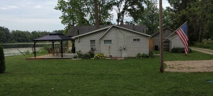 Cozy little cottage on beautiful Pine Lake Ξενοδοχεία στην πόλη Barry County