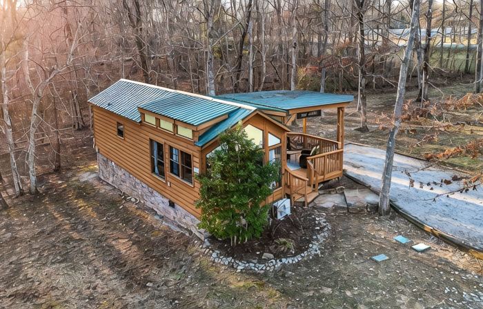 Stay Awhile - Historic Monteagle Hiking