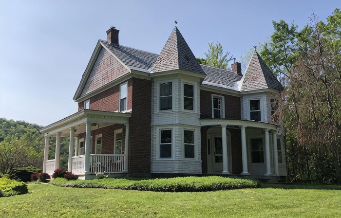 Historic Vermont Getaway, 3 mi to Magic