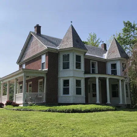 Historic Vermont Getaway, 3 mi to Magic