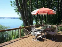 Waterfront Vashon Home with Amazing View Hotels in Vashon