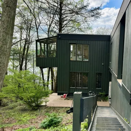Mid-Century modern Lakeview Stay