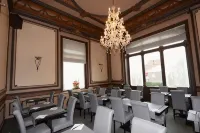 Golden Tree Hotel