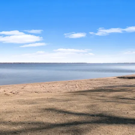 Remodeled Lake Texoma Beach Themed House Walking Distance to Neighborhood Beach