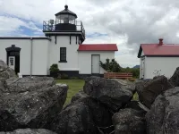 Coastal Retreat Across From Puget Sound Sleeps 2-4. High Speed Internet.