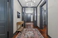 Charming 3-bedroom house downtown Frankfort/ king beds