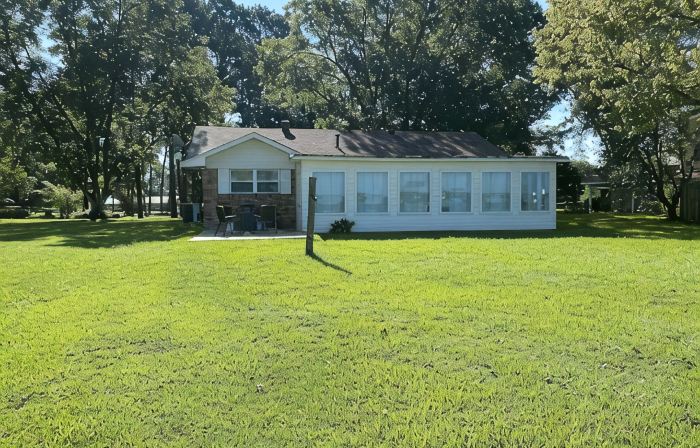Experience Tranquility in Mercy Me Lake House on Lake d'Arbonne