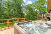 Private Pickleball Court, Sauna, Hot Tub, Heart of Branson, Sleeps 13! - 4-Star