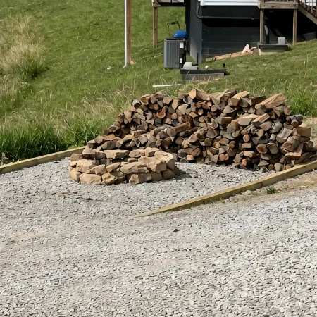 Cozy 2-bedroom cabin with WiFi, AC in delightful Rock. 2 minutes from trails.