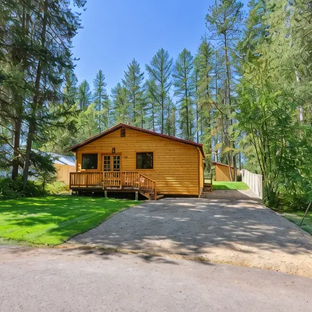 Premier Location-The Cozy West Glacier Cabin