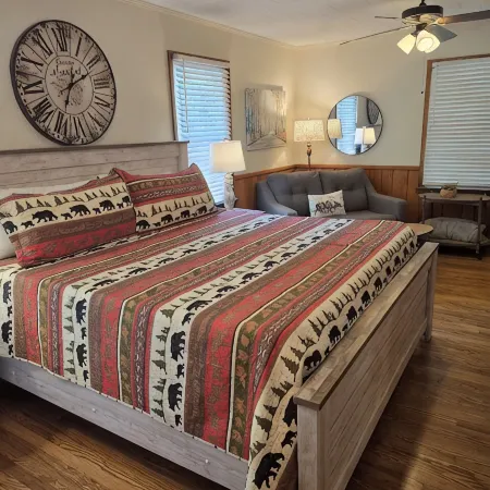 Downtown Helen House on 4 acres adjoining Unicoi State Park. Hikers Paradise!!!