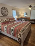 Downtown Helen House on 4 acres adjoining Unicoi State Park. Hikers Paradise!!!