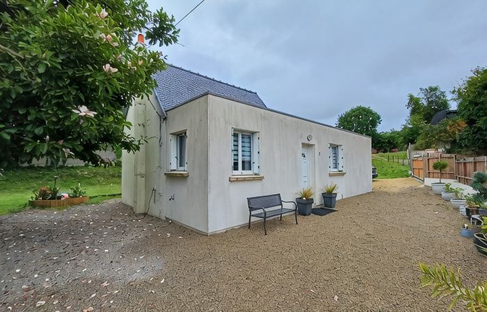 Charming little house 5 minutes' walk from the beach
