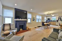 Queen City Blue- Historic Charmer Luxurious Living - 방갈로