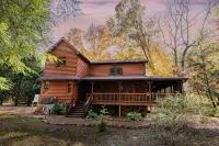 Riversong -3 Br Log Cabin on Toccoa River -Hot Tub, Firepit, Wood Fireplace - Tiny Houses