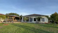 BEAUTIFUL & SPACIOUS 3 BEDROOMS HOME WITH LAKE VIEW - วิว