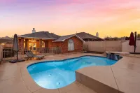 Hot Tub with City Views      -No Parties Allowed- - สระว่ายน้ำส่วนตัว