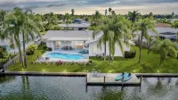 Cocoa Beach Coral Retreat waterfront 3 BR /2.5 BA - สระว่ายน้ำส่วนตัว