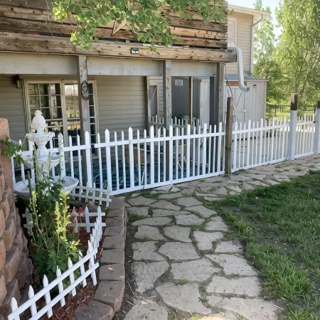 Country Living Private Apt w/Mini Petting Zoo