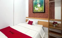 RedDoorz Syariah at Sultana Guest House - Pensions