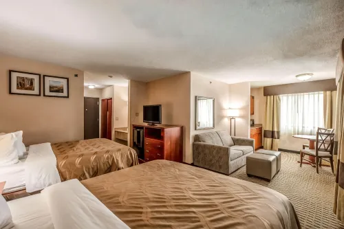 Country Inn & Suites by Radisson, Muskegon, MI - parking