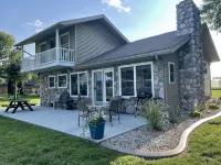 Cottage on the Lake 15 Minutes to Shipshewana - Wifi
