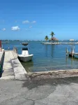 Relaxing and Inviting Home in Gated Community with 35' Seawall Private Dock - 3 tähden