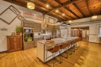WOW Huge Catfish Lake Home 13br 5ba, Sleeps 26, Eag River Chain/weddings/events