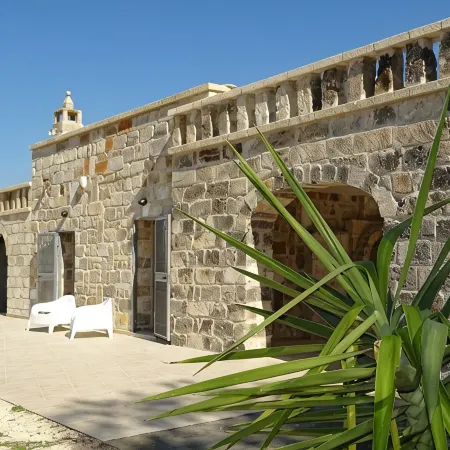 Carefully renovated, located in the very calm countryside with seaview