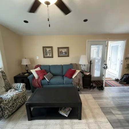 Snowbirds! Age 55+ Gated community. Pool. Jacuzzi. Pickle Ball