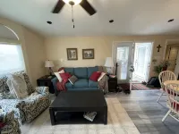 Snowbirds! Age 55+ Gated community. Pool. Jacuzzi. Pickle Ball