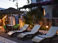 Holiday Beach Resort Santorini โรงแรมใกล้หาดอีรอส