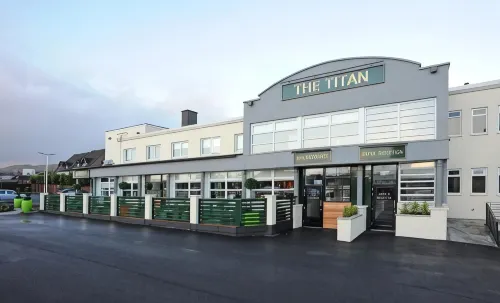 The Titan - Baarit