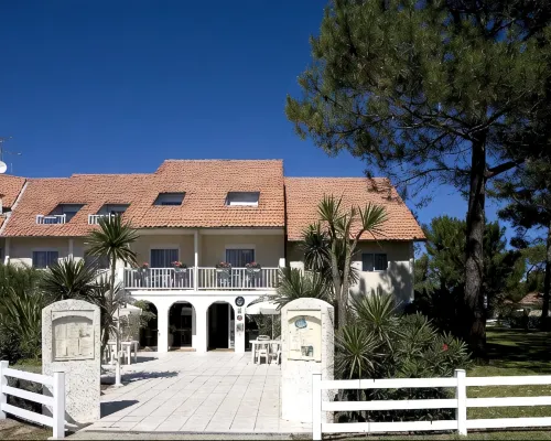 Les Vagues Logis Hôtel Ξενοδοχεία στην πόλη Biscarrosse