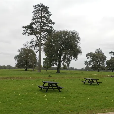 The Stables at Henham Park Отели в г. Бекклс