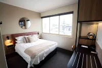 Eyre Hotel