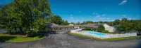New Englander Inn Bennington - Pools