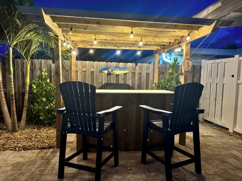 SC3 11th in Kcb. Old Charm 2-2 Private Pool&Dock, Tikis, Outdoor Bar & Grilled. - breakfast