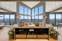 SkyHaüs @Lake Burton - World-Class Views, Infinity Hot Tub, 3 Grills, & Porches. - con encanto
