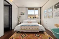 Dreamy Venice Beach 5BR House with Rooftop & Steps to Beach