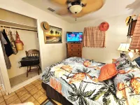 Family friendly 3bed, 2bath house with WiFi, AC, Pool. 6mi-beach, 13mi-airport - Pool