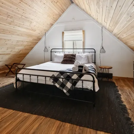 Cozy Chalet in Pocono Lake.