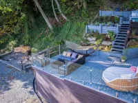 Vashon Modern Waterfront Retreat+Private Beach+BBQ+Firepit Hotels in Vashon