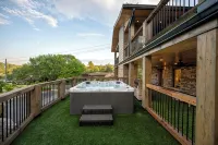 11 Br Luxury Home on Main Street in Downtown Blowing Rock + Hot Tub! - Boutique