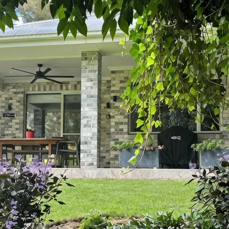 Self Contained Cottage in Bowral with Fireplace