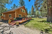 Hot Tub, Riverfront Chalet Family & Dog Friendly on Acre Near 3 Ski Areas, Sled - Chalets