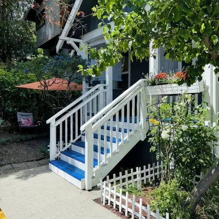 7 Min Walk to Light Rail - Direct to Stadiums, Downtown, or Bellevue, Redmond