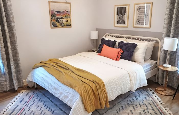 Cozy 2 Bedroom with Mid-Century & Farmhouse Vibes