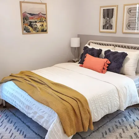 Cozy 2 Bedroom with Mid-Century & Farmhouse Vibes