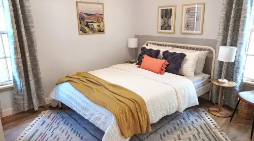 Cozy 2 Bedroom with Mid-Century & Farmhouse Vibes